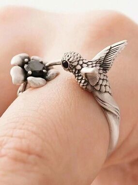 Green Stone Adjustable Hummingbird Rings‎